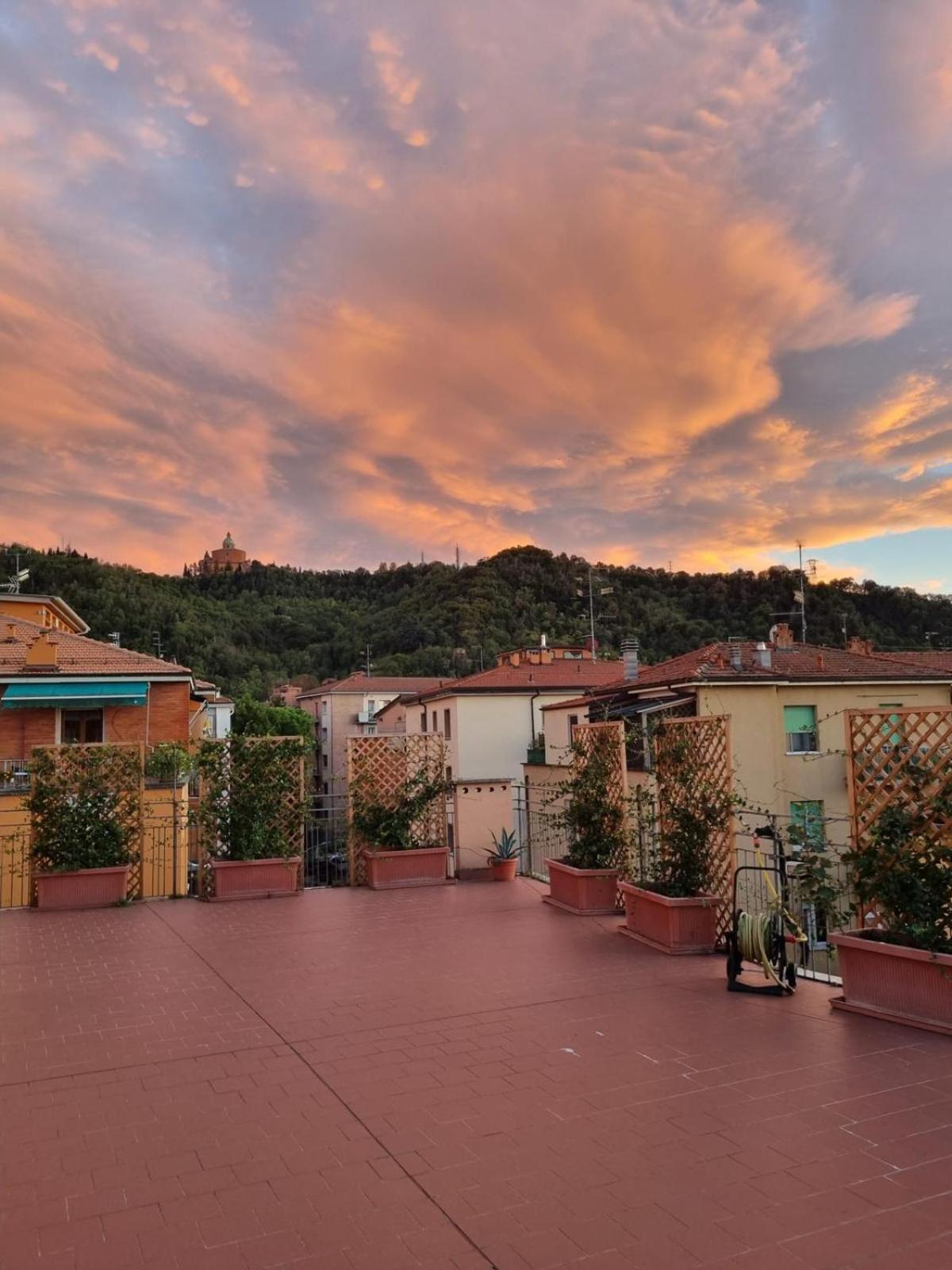 Apartamento Attico Vista San Luca Bolonia Exterior foto